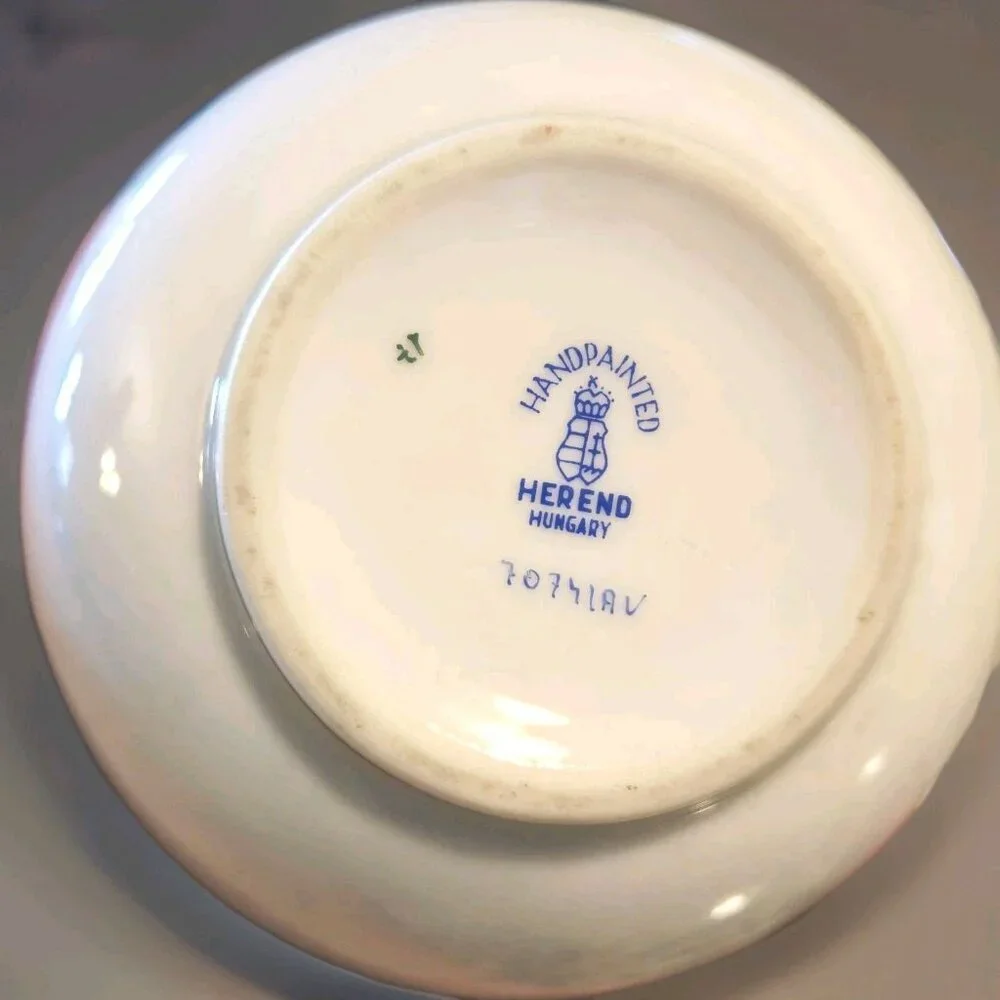 Herend Hungary Porcelain Chinese Bouquet Green 8” Vase Hand Painted w/ Gold Trim - Picture 8 of 8